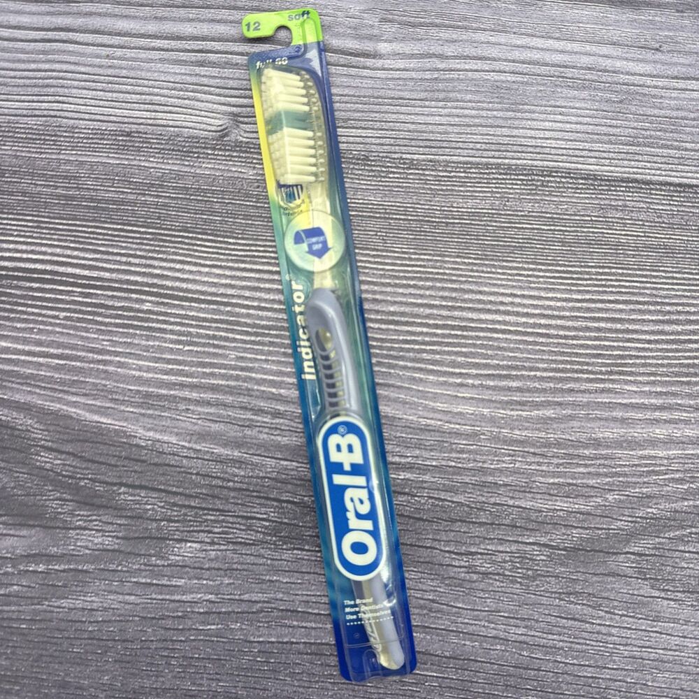 Oral-B Indicator Toothbrush SOFT (12) Bristles FULL 60 Comfort Grip 2002 Vintage